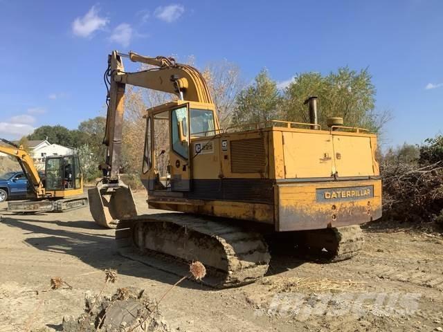CAT 225 Kāpurķēžu ekskavatori