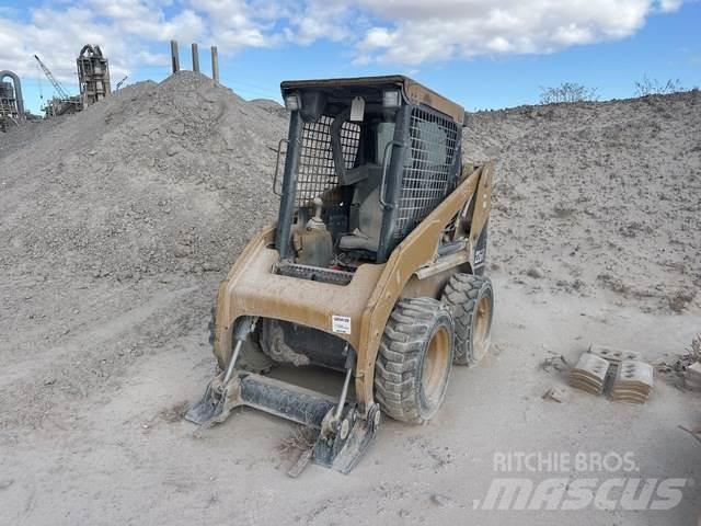CAT 226B Lietoti riteņu kompaktiekrāvēji
