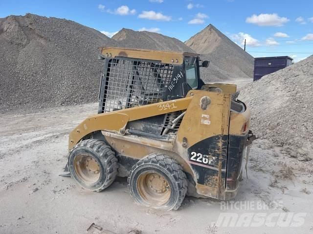 CAT 226B Lietoti riteņu kompaktiekrāvēji