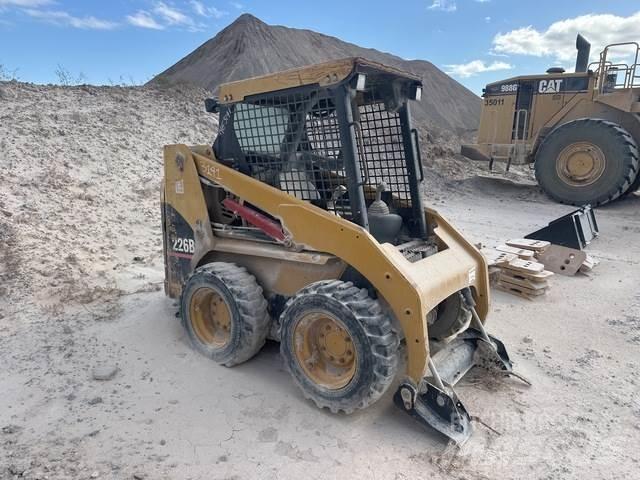 CAT 226B Lietoti riteņu kompaktiekrāvēji