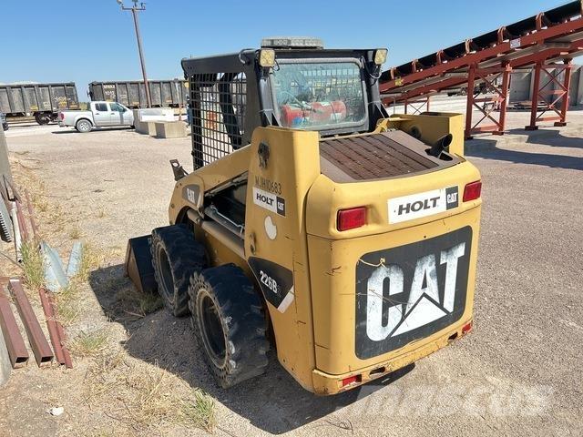 CAT 226B2 Lietoti riteņu kompaktiekrāvēji
