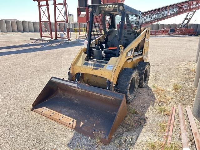CAT 226B2 Lietoti riteņu kompaktiekrāvēji