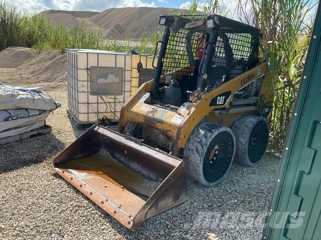 CAT 226B3 Lietoti riteņu kompaktiekrāvēji