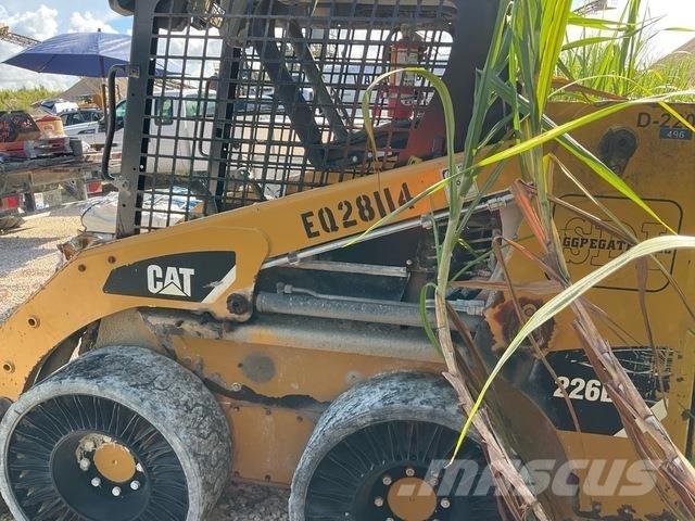 CAT 226B3 Lietoti riteņu kompaktiekrāvēji