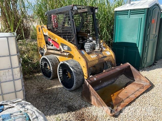 CAT 226B3 Lietoti riteņu kompaktiekrāvēji