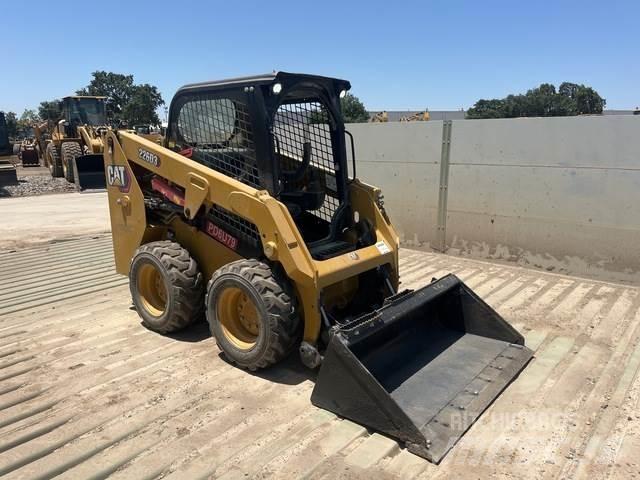 CAT 226D3 Lietoti riteņu kompaktiekrāvēji