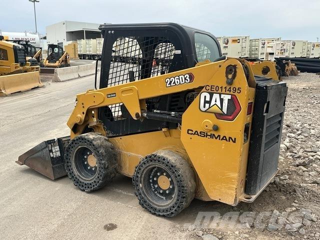 CAT 226D3 Lietoti riteņu kompaktiekrāvēji