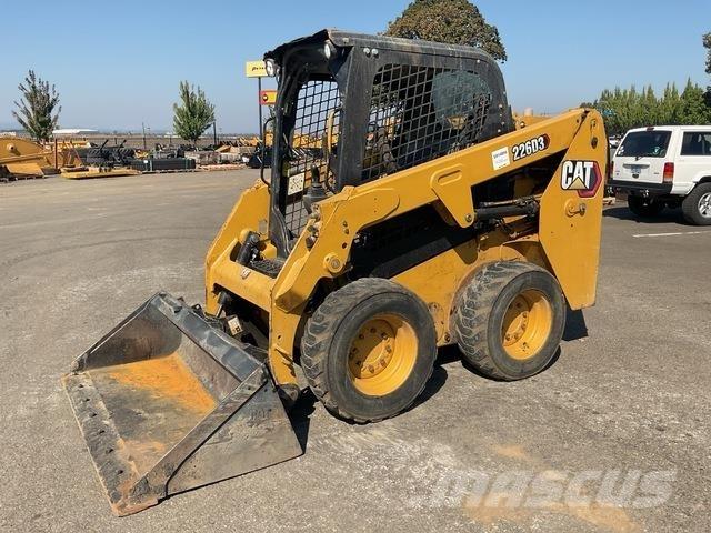 CAT 226D3 Lietoti riteņu kompaktiekrāvēji
