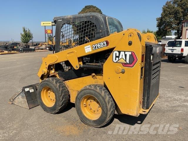 CAT 226D3 Lietoti riteņu kompaktiekrāvēji