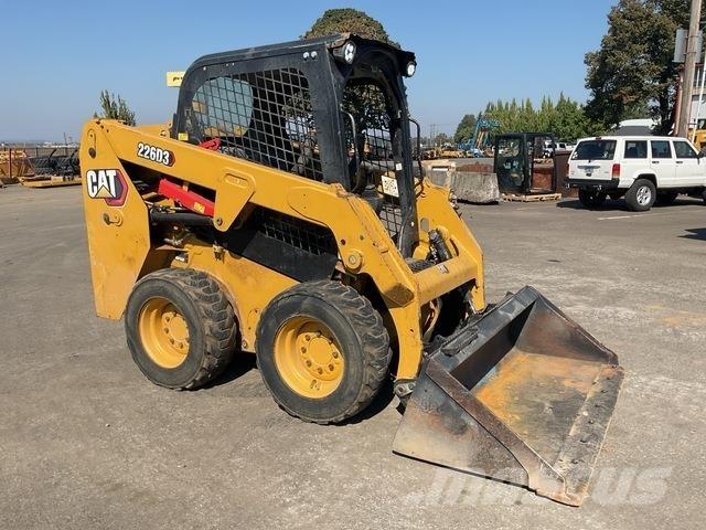 CAT 226D3 Lietoti riteņu kompaktiekrāvēji