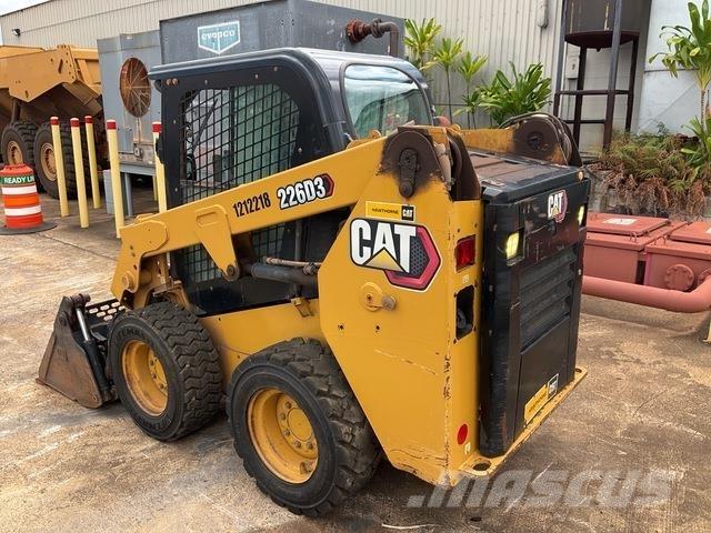 CAT 226D3 Lietoti riteņu kompaktiekrāvēji