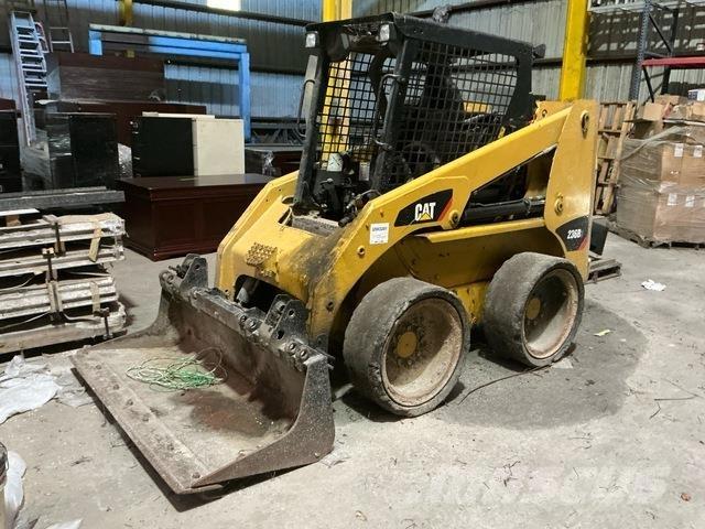CAT 236B3 Lietoti riteņu kompaktiekrāvēji