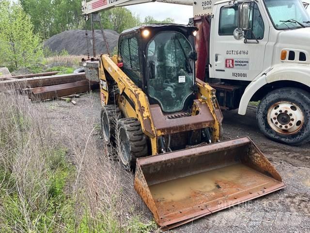 CAT 236D Lietoti riteņu kompaktiekrāvēji