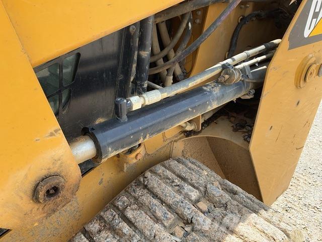 CAT 239D Lietoti riteņu kompaktiekrāvēji