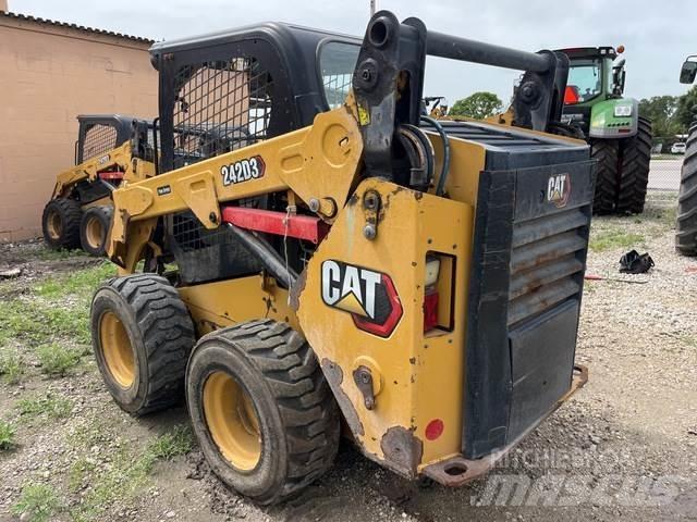 CAT 242D3 Lietoti riteņu kompaktiekrāvēji