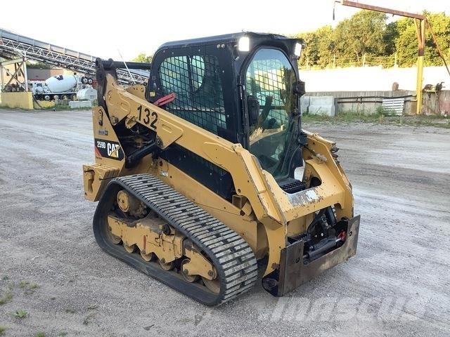 CAT 259D Lietoti riteņu kompaktiekrāvēji