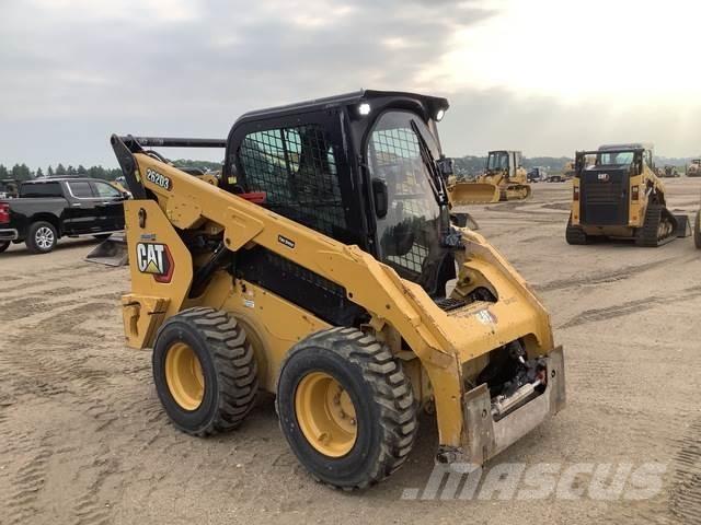CAT 262D3 Lietoti riteņu kompaktiekrāvēji