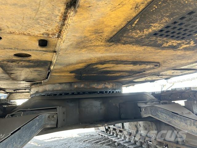 CAT 390D L Kāpurķēžu ekskavatori