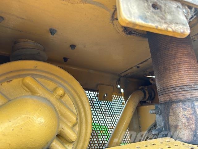 CAT 527 Kāpurķēžu buldozeri