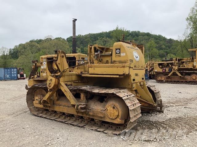 CAT 572E Strēles un kausi