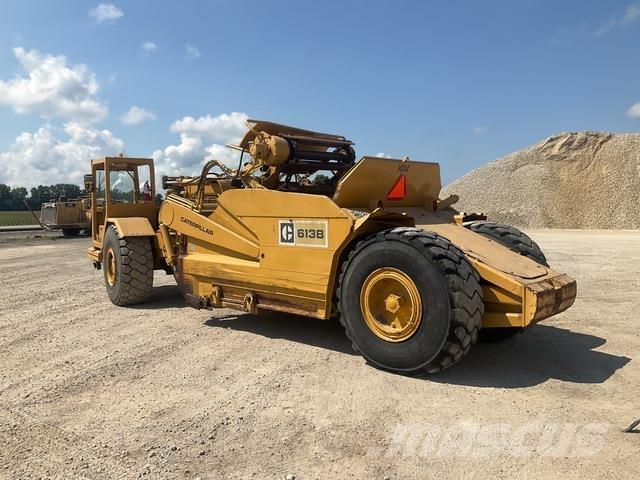 CAT 613B Skrēperi