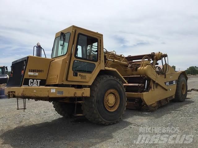 CAT 615C Skrēperi