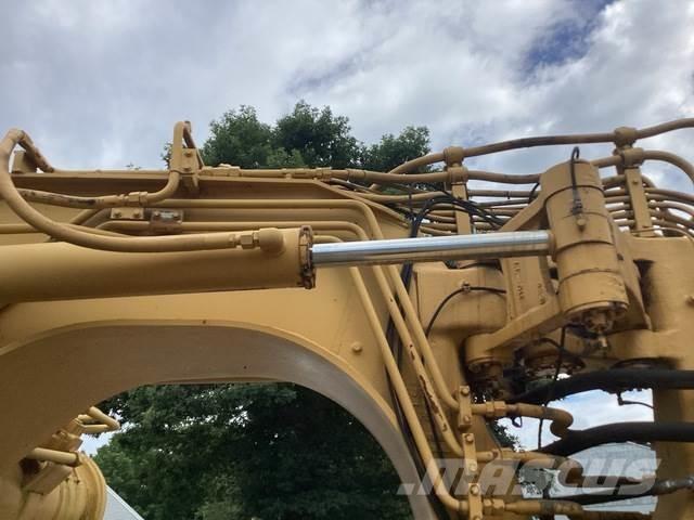 CAT 615C II Skrēperi