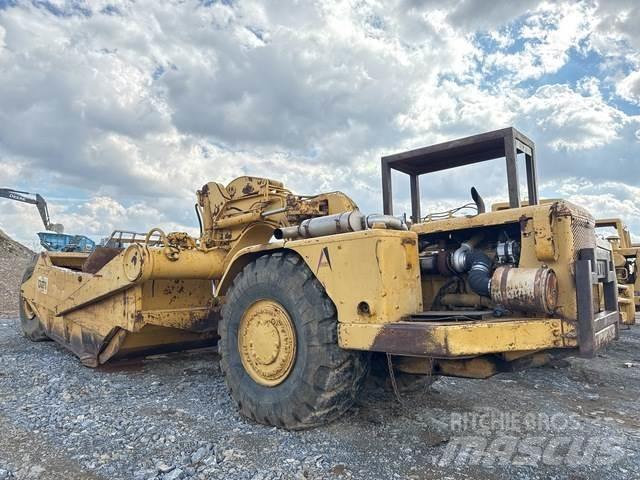 CAT 621 Skrēperi