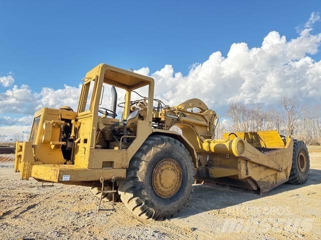 CAT 621B Skrēperi