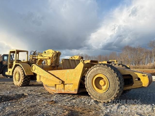 CAT 621B Skrēperi