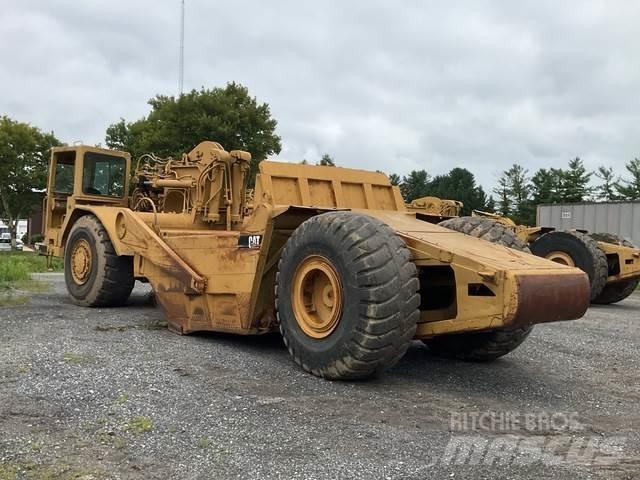 CAT 621B Skrēperi