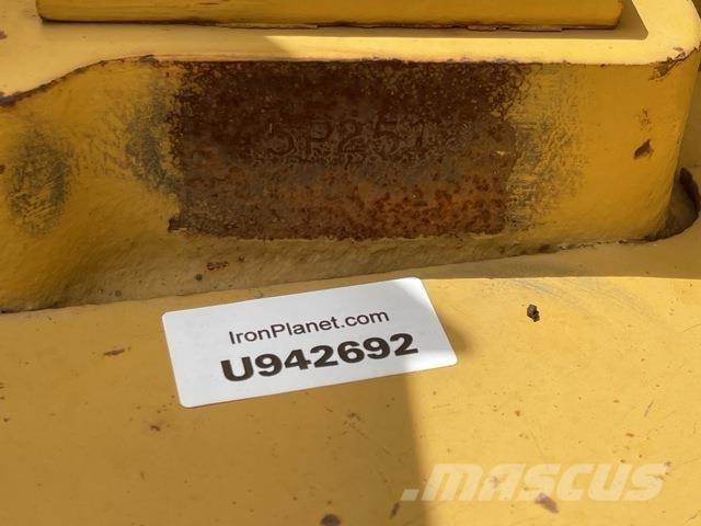CAT 621B Skrēperi