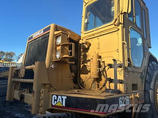 CAT 621B Skrēperi