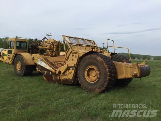 CAT 621G Skrēperi