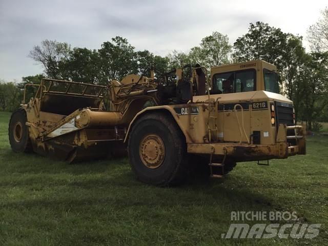 CAT 621G Skrēperi