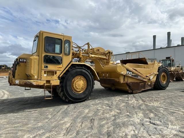 CAT 621G Skrēperi