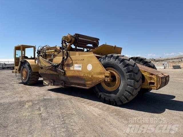CAT 623B Skrēperi
