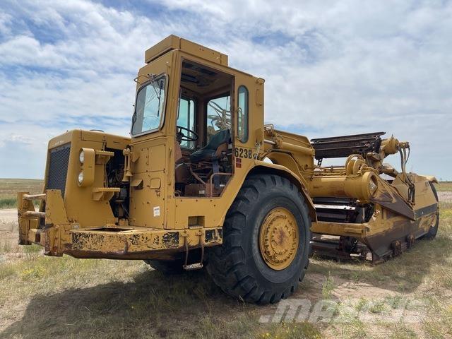 CAT 623B Skrēperi