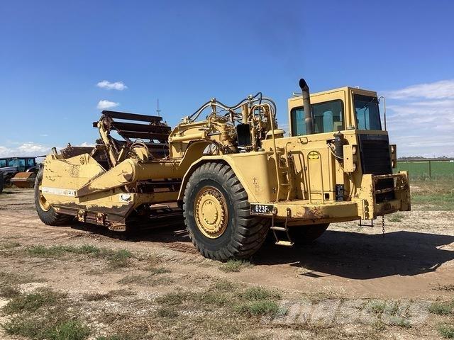 CAT 623F Skrēperi