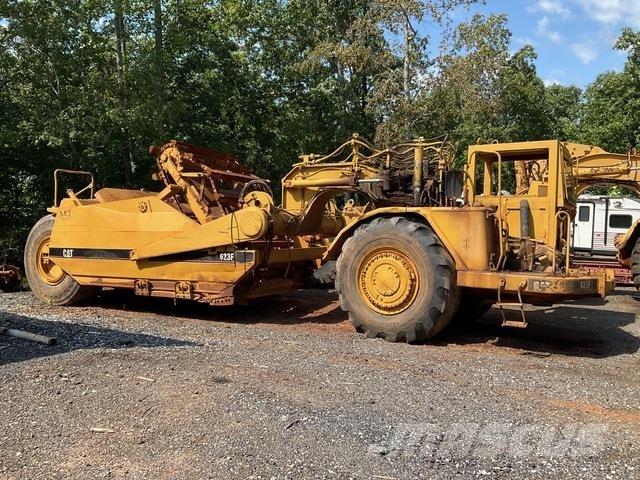 CAT 623F Skrēperi