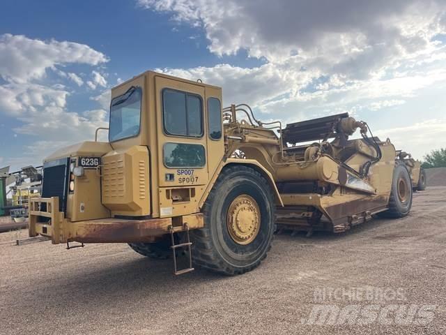 CAT 623G Skrēperi