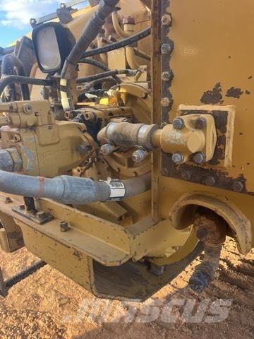 CAT 657G Skrēperi