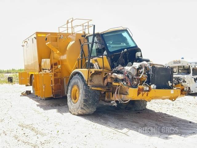 CAT 740B Autocisterna