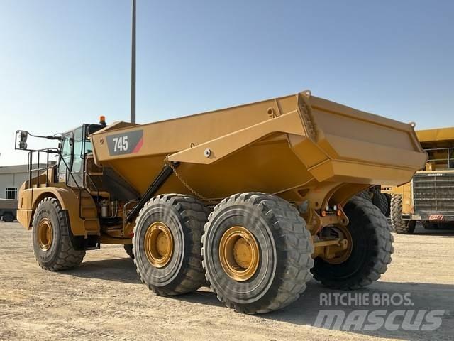 CAT 745 Artikulētie pašizgāzēji