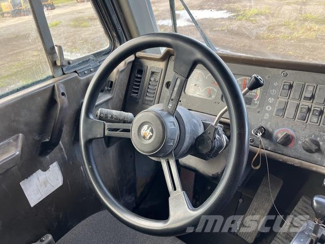 CAT 775D Artikulētie pašizgāzēji