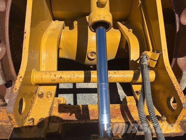 CAT 825H Augsnes blīvētāji