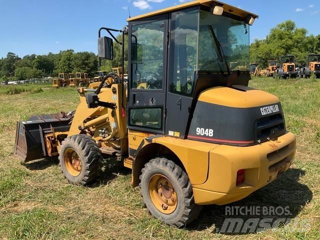 CAT 904B Iekrāvēji uz riteņiem