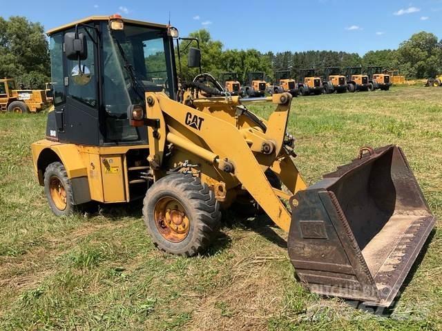 CAT 904B Iekrāvēji uz riteņiem