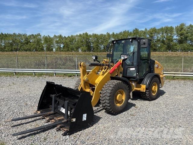 CAT 906 Iekrāvēji uz riteņiem