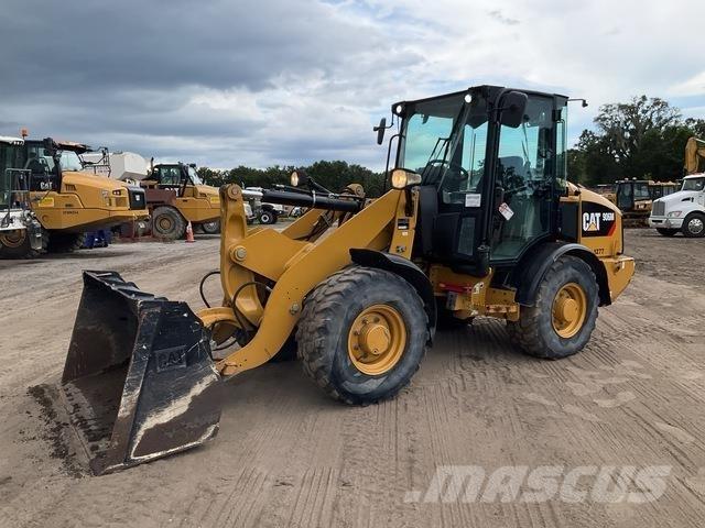 CAT 906M Iekrāvēji uz riteņiem